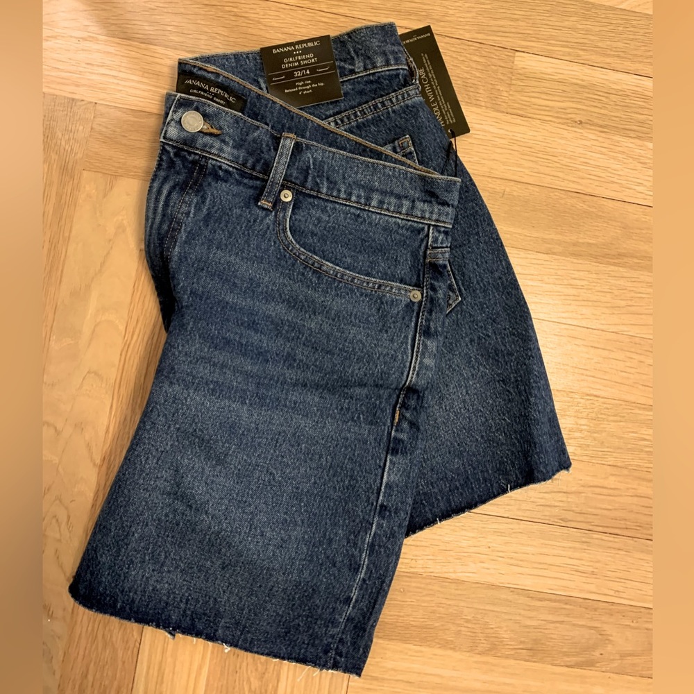 Banana Republic Girlfriend Denim Short, Size 32